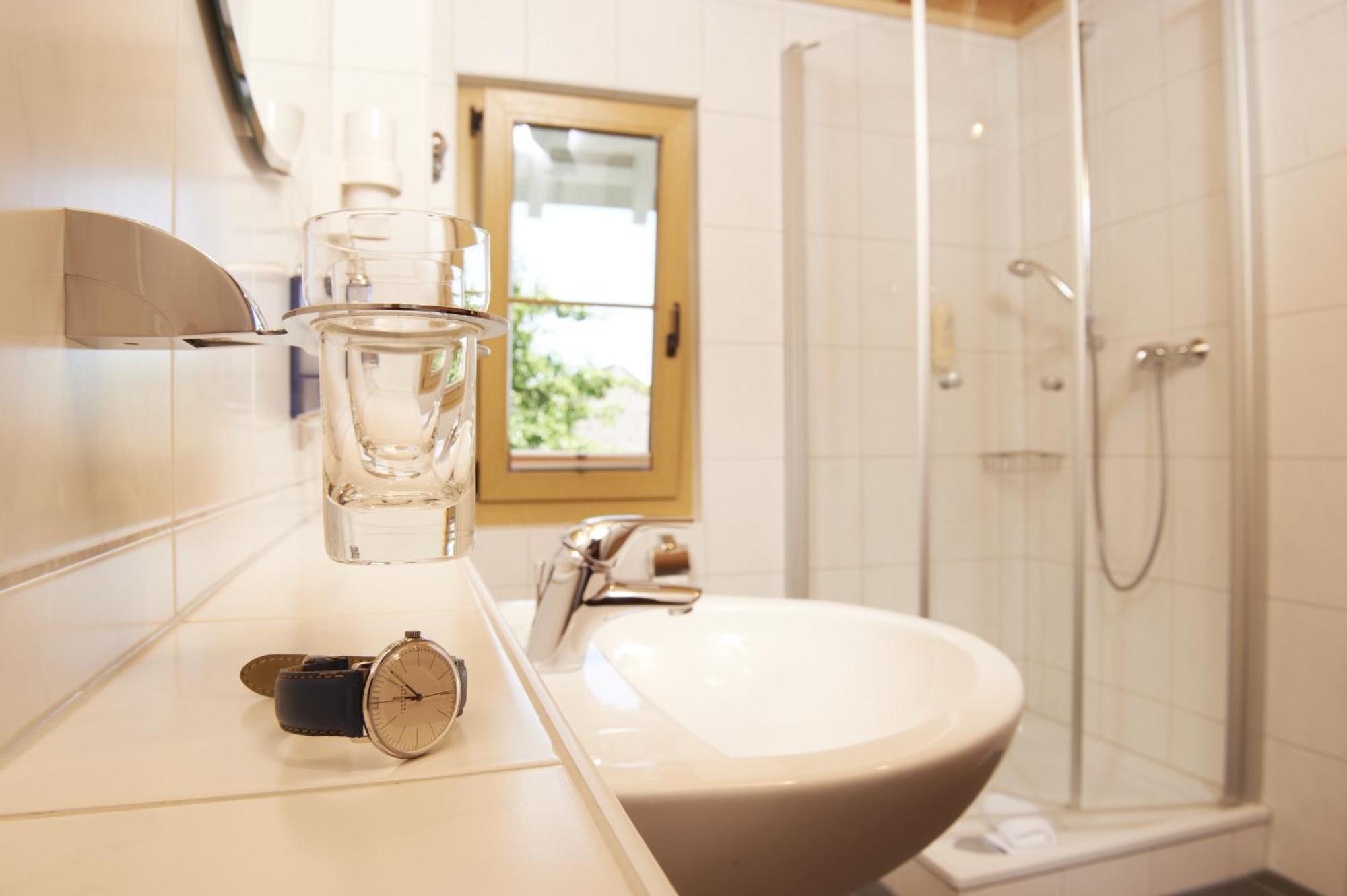 Landhotel Haringerhof Mit Saunawelt Und Naturbadeteich Grafenhausen Room photo